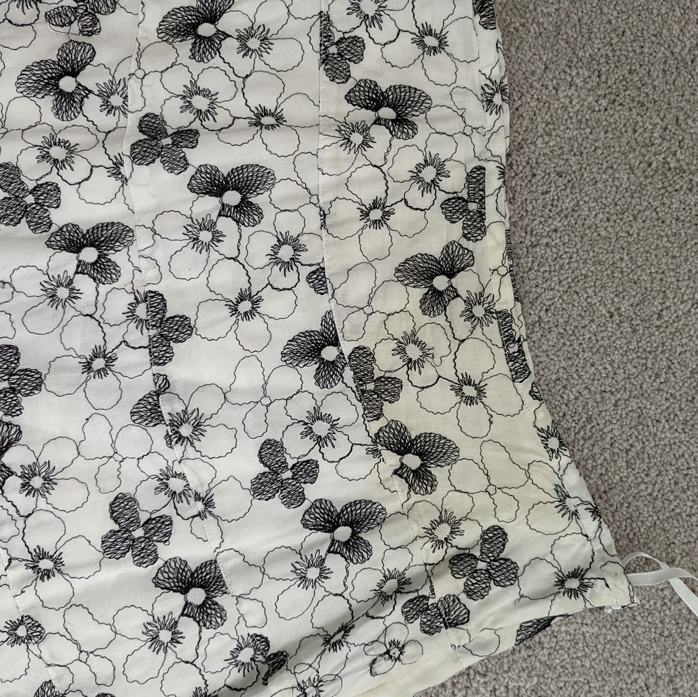 GUC Persaman New York Long Floral Skirt, White & Black, 2 - Picture 9 of 9